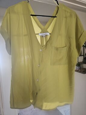 Sweet Rain Women's Yellow-Green V-Neck Button Front Blouse